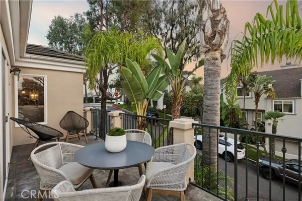 Corona Del Mar, CA 92625,501 Poppy