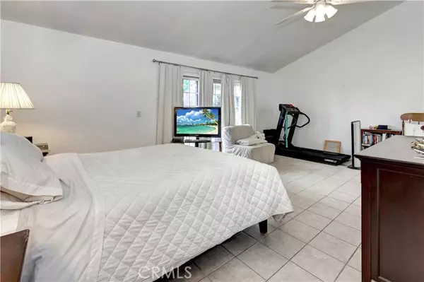 Newport Beach, CA 92660,432 Onda Pathway