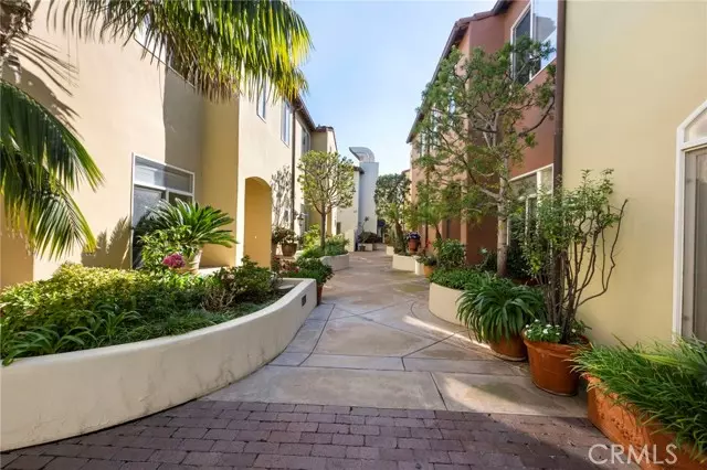 Huntington Beach, CA 92648,328 5th