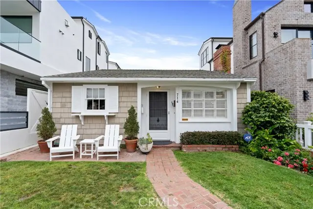 Corona Del Mar, CA 92625,714 Heliotrope Avenue