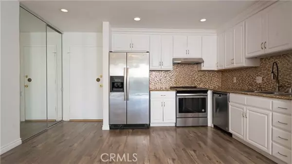 Newport Beach, CA 92663,102 Scholz