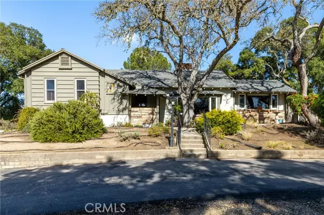 8275 Curbaril Avenue, Atascadero, CA 93422