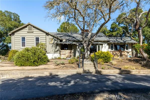 8275 Curbaril Avenue, Atascadero, CA 93422