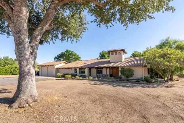 5745 Iron Gate Road, Paso Robles, CA 93446