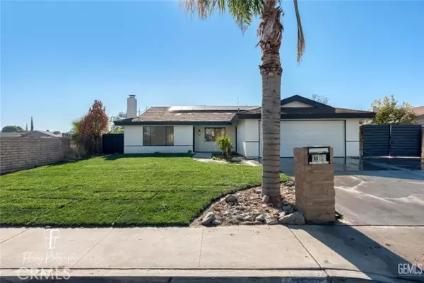 3528 South Half Moon Drive, Bakersfield, CA 93309