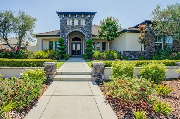 Bakersfield, CA 93314,4104 Woodcastle Way