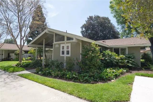 49 Calle Aragon, Laguna Woods, CA 92637