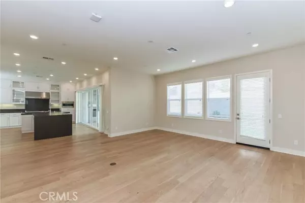 Irvine, CA 92618,61 Einstein
