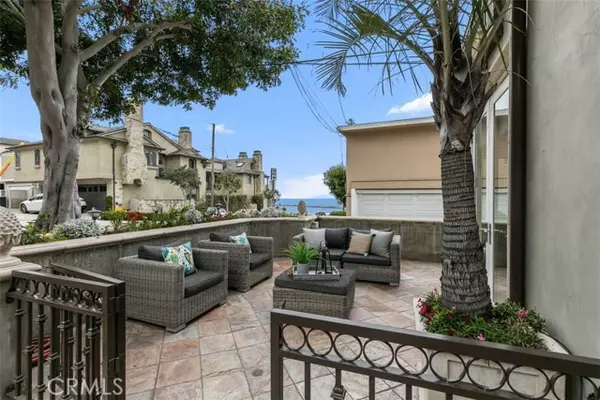 Corona Del Mar, CA 92625,209 Dahlia Avenue