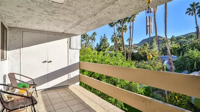 5301 East Waverly Drive, Palm Springs, CA 92264