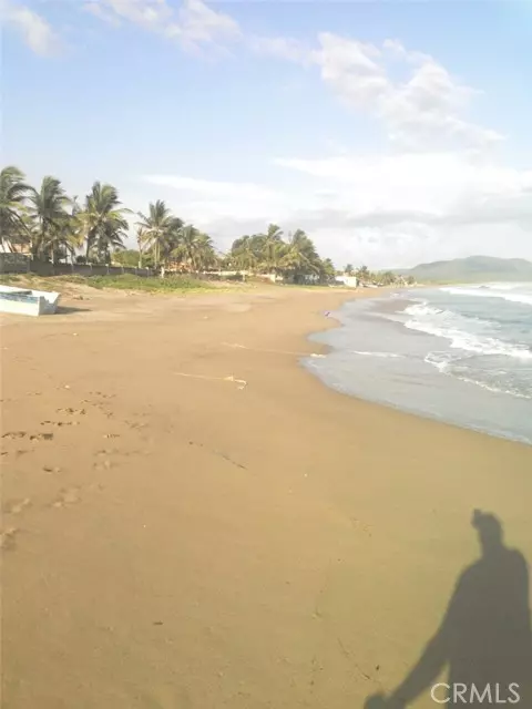 Outside Area (outside Ca),,12 Perla