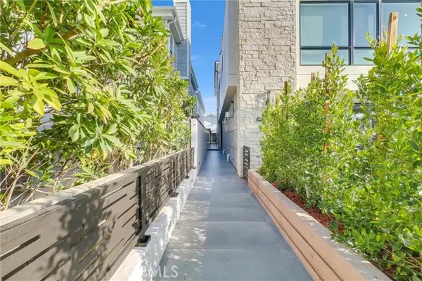 Corona Del Mar, CA 92625,424 Orchid Avenue