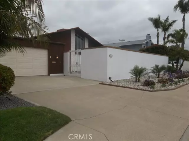 9441 Candlewood Drive, Huntington Beach, CA 92646