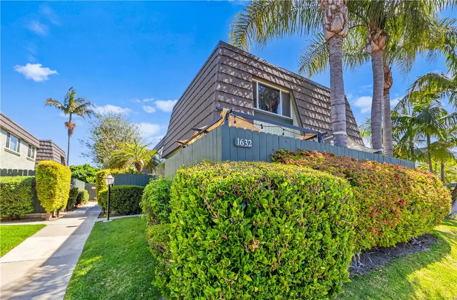 1632 Iowa, Costa Mesa, CA 92626