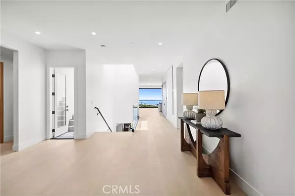 Corona Del Mar, CA 92625,436 Mendoza Terrace