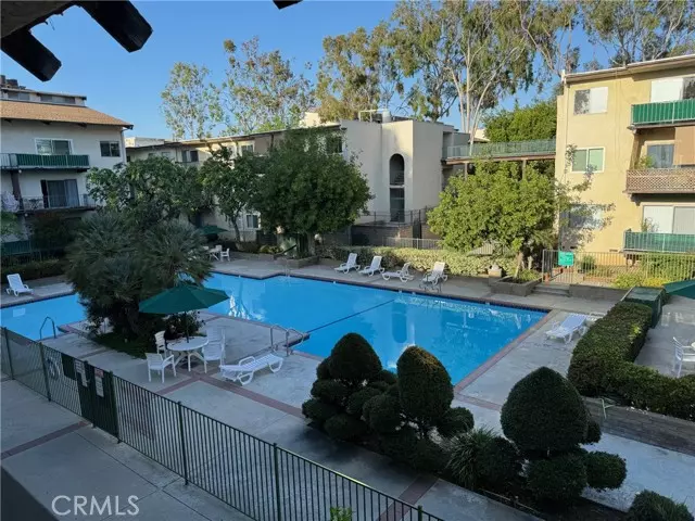 Encino, CA 91316,5460 White Oak Avenue