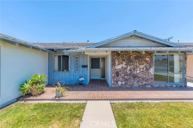 17296 Walnut Street, Fountain Valley, CA 92708