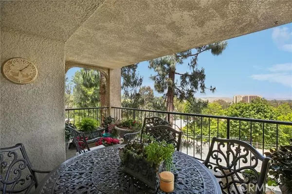 Laguna Woods, CA 92637,3241 San Amadeo