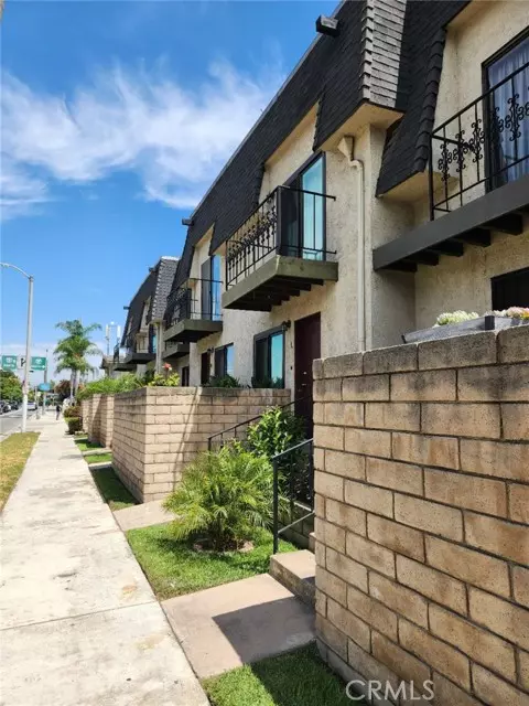 Santa Ana, CA 92706,2227 North Broadway
