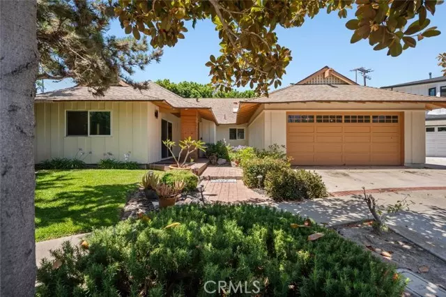 2055 Calvert Avenue, Costa Mesa, CA 92626