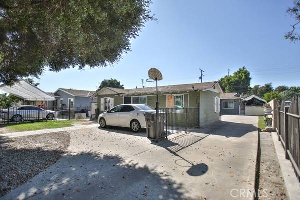 1142 South Golden West Avenue, Santa Ana, CA 92704