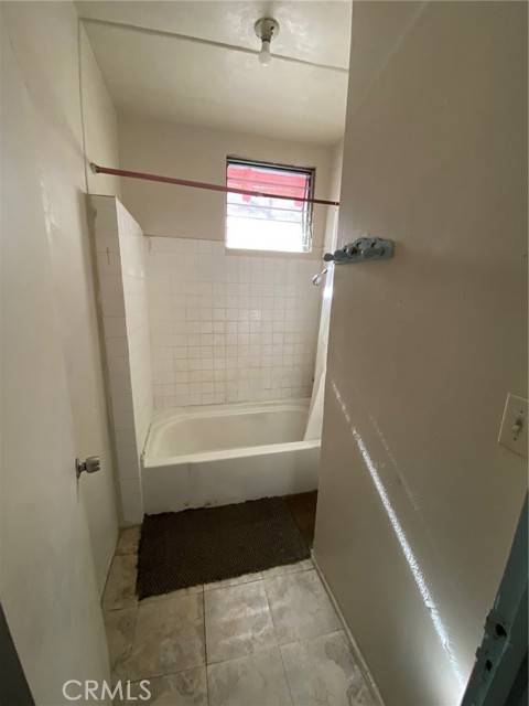 Los Angeles, CA 90006,1037 South Bonnie Brae Street