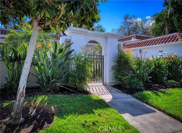 Laguna Woods, CA 92637,5523 Via La Mesa