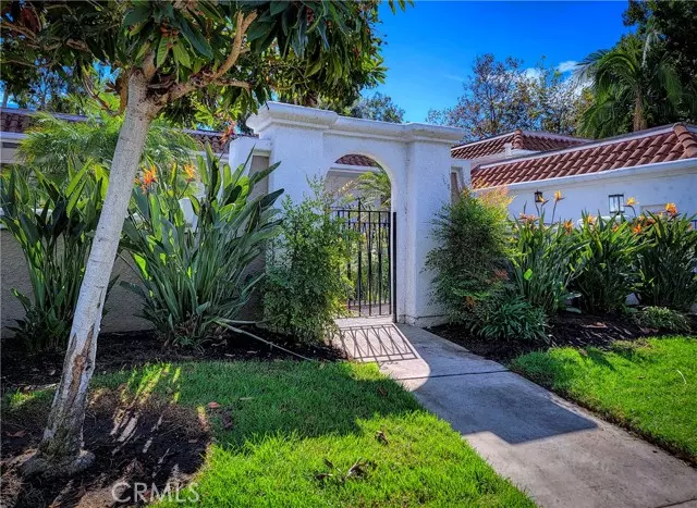 Laguna Woods, CA 92637,5523 Via La Mesa