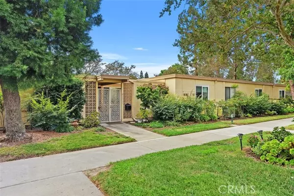 Laguna Woods, CA 92637,207 Avenida Majorca