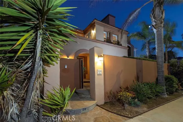 304 Goldenwest Street, Huntington Beach, CA 92648