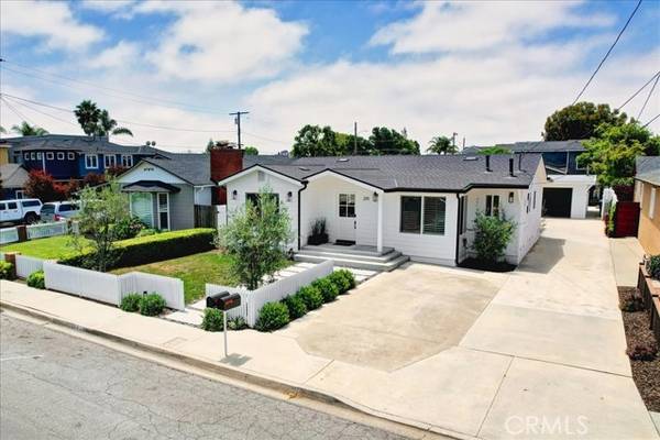 219 Santa Isabel Avenue, Costa Mesa, CA 92627