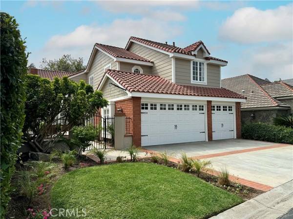 19375 Woodlands Drive, Huntington Beach, CA 92648