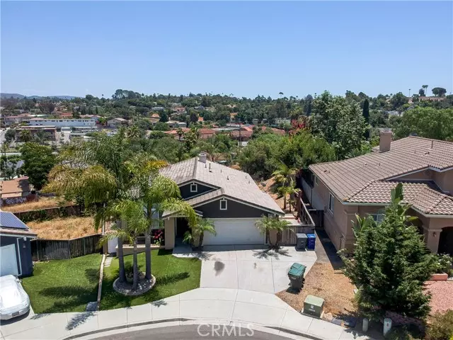 220 Lyon Circle, Vista, CA 92083