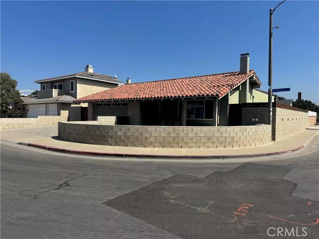 21212 Strathmoor Lane, Huntington Beach, CA 92646