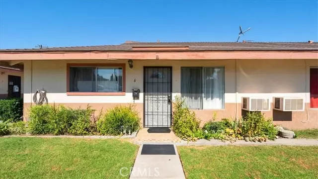 2500 South Salta Street, Santa Ana, CA 92704