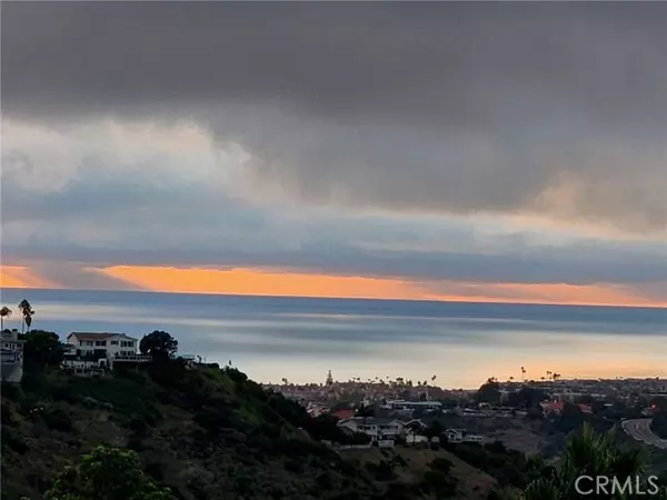 San Clemente, CA 92672,527 Via Presa