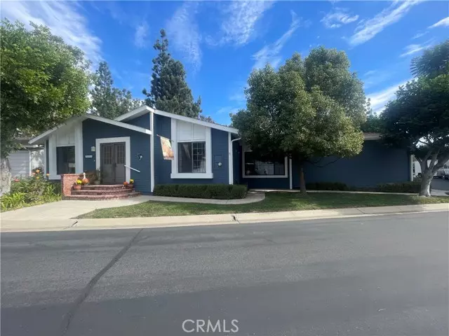 2533 View Lake, Santa Ana, CA 92705