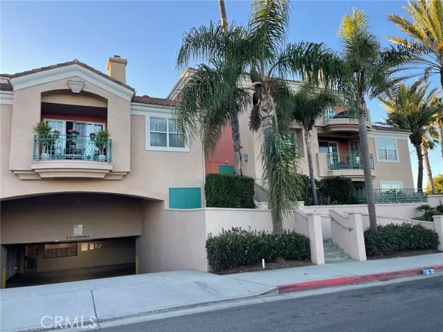 Huntington Beach, CA 92649,5142 Warner Avenue