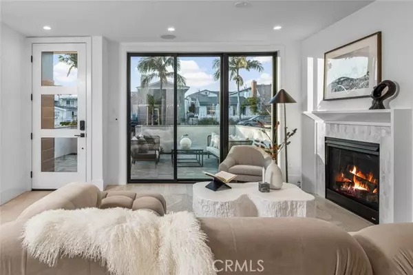 Corona Del Mar, CA 92625,512 Marguerite Avenue