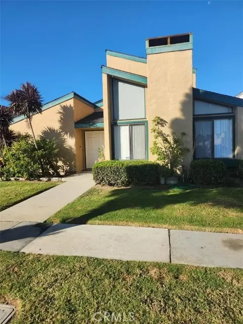 2209 ALABAMA, Huntington Beach, CA 92648