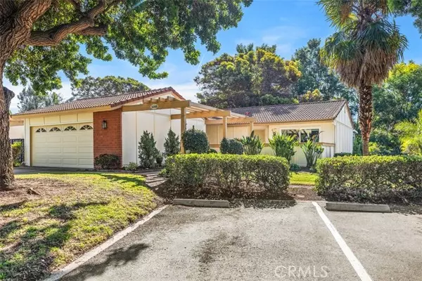 Laguna Woods, CA 92637,3288 San Amadeo