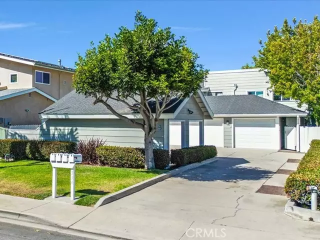 334 Ogle Street, Costa Mesa, CA 92627