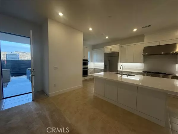 Irvine, CA 92618,568 Mulligan