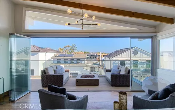 Corona Del Mar, CA 92625,308 Poppy Avenue