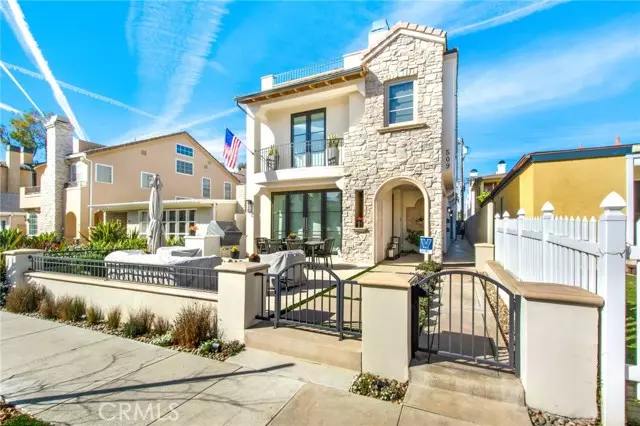 Corona Del Mar, CA 92625,509 Marigold Avenue