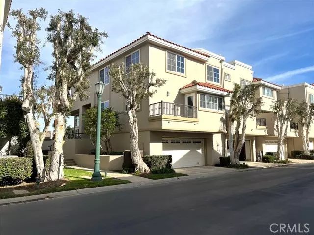 Huntington Beach, CA 92648,19336 Sawgrass Lane