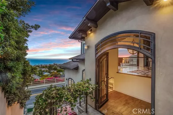 Laguna Beach, CA 92651,994 Temple Hills Drive