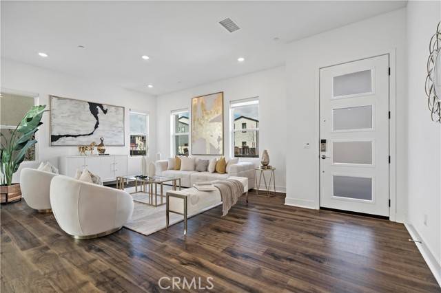 Irvine, CA 92618,392 Baluster