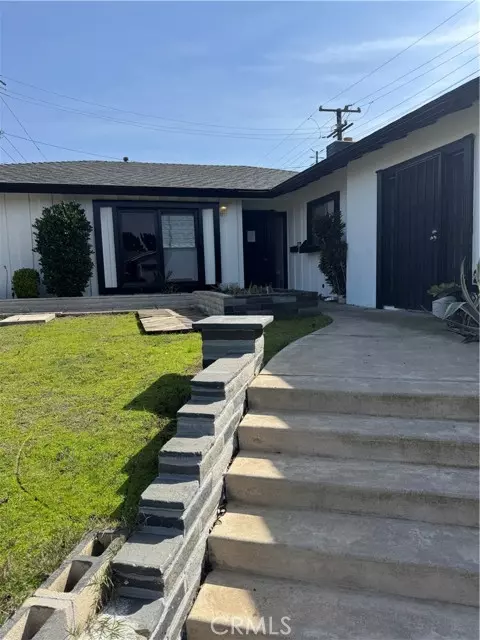 3202 Montana Avenue, Costa Mesa, CA 92626