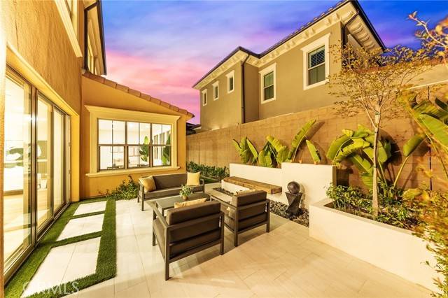 Irvine, CA 92602,218 Evaroad